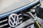 Volkswagen Passat Estate GTE 2016 года (UK)